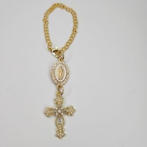Elegant Gold Cross Pendant Bracelet